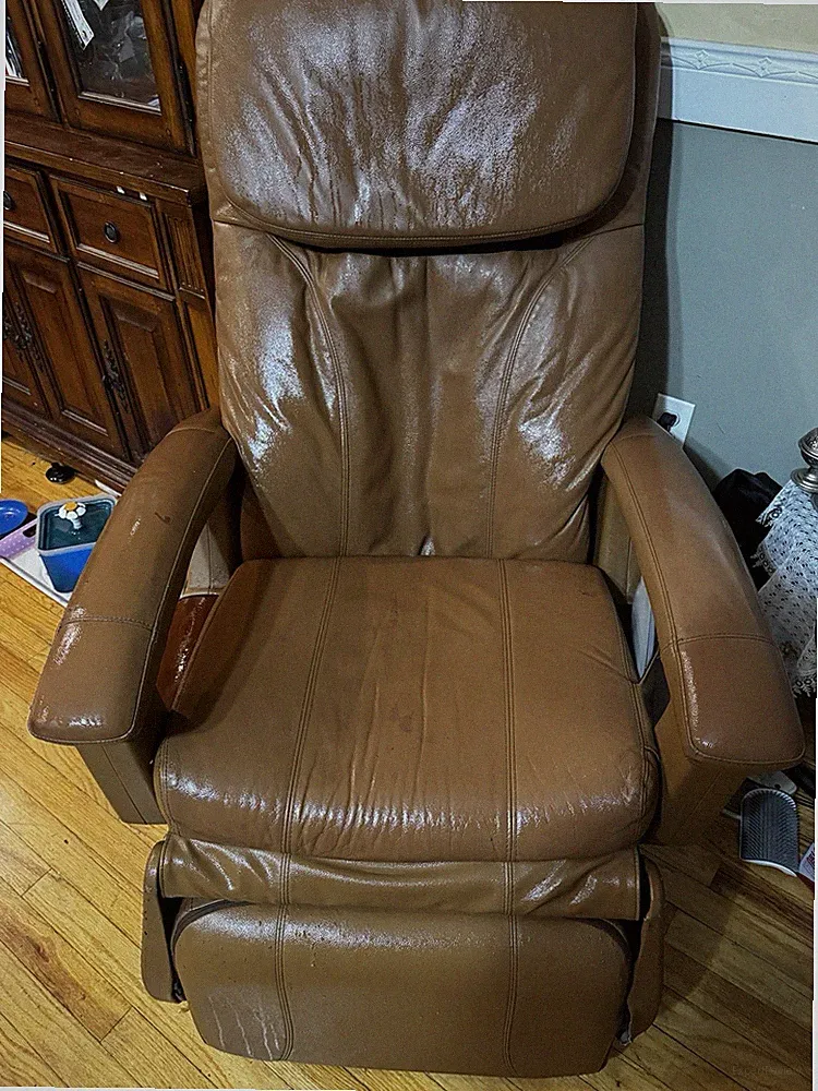 Human Touch HT-125 Roller Massage Chair Recliner Showroom - Cashew Leather